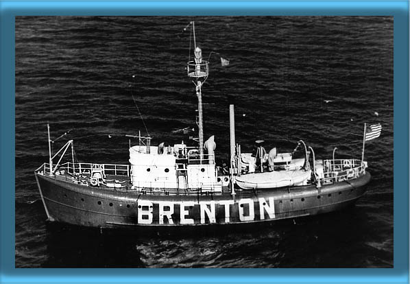 Brenton Reef Lightship LV-102/WAL-525