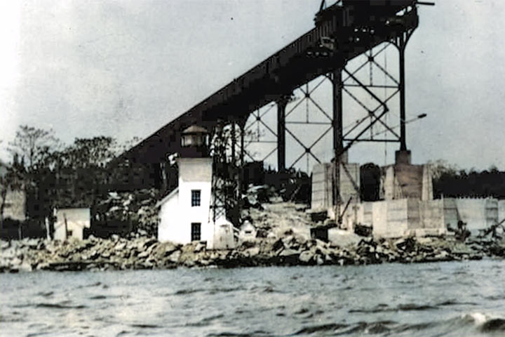 Bristol Ferry Lighthouse and Skeleton Tower - 1928