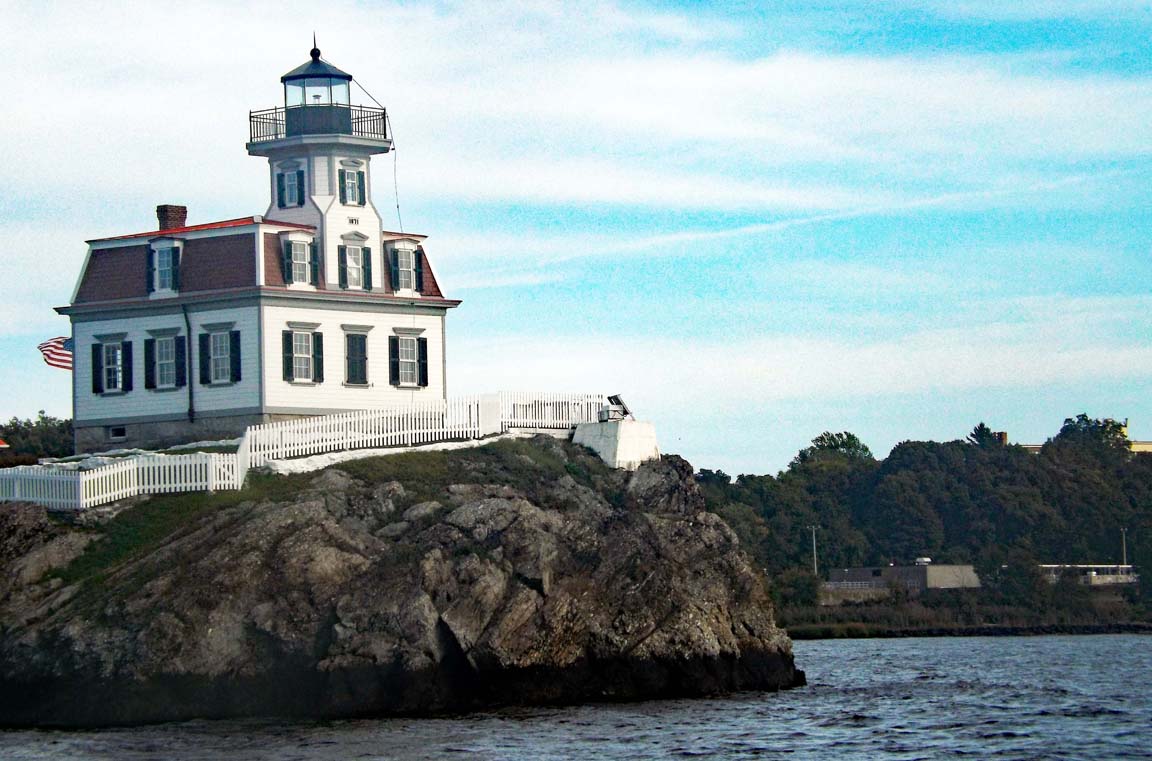 Pomham Rocks Lighthouse