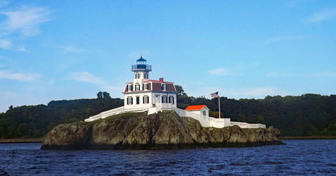 Pomham Rocks Lighthouse