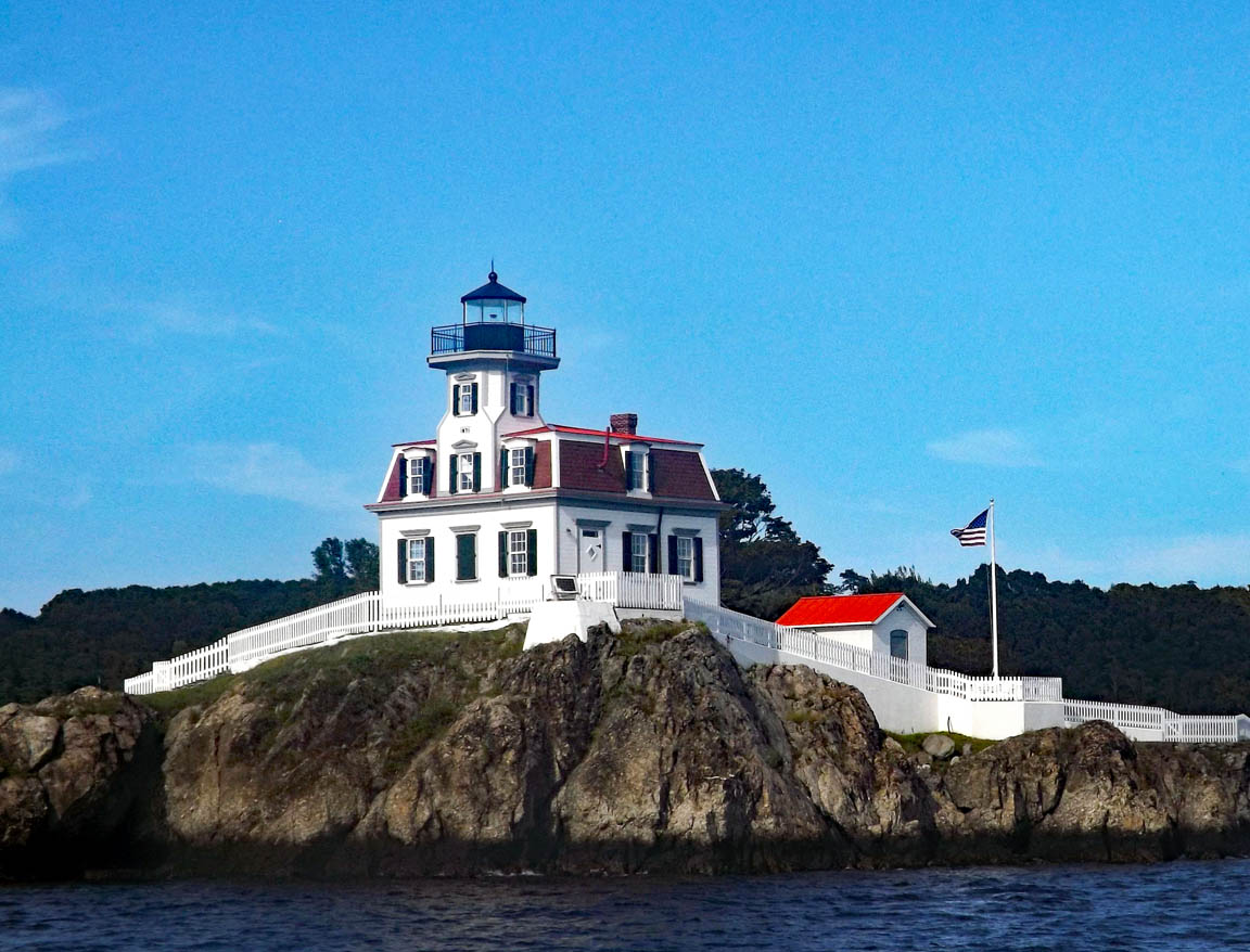 Pomham Rocks Lighthouse