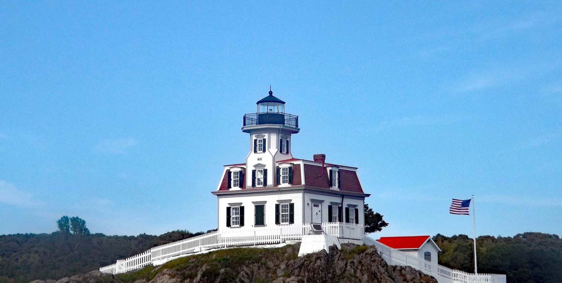 Pomham Rocks Lighthouse