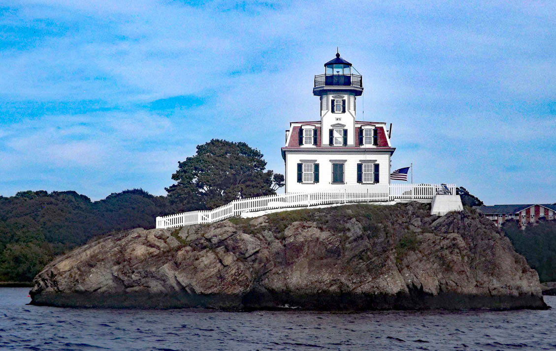 Pomham Rocks Lighthouse